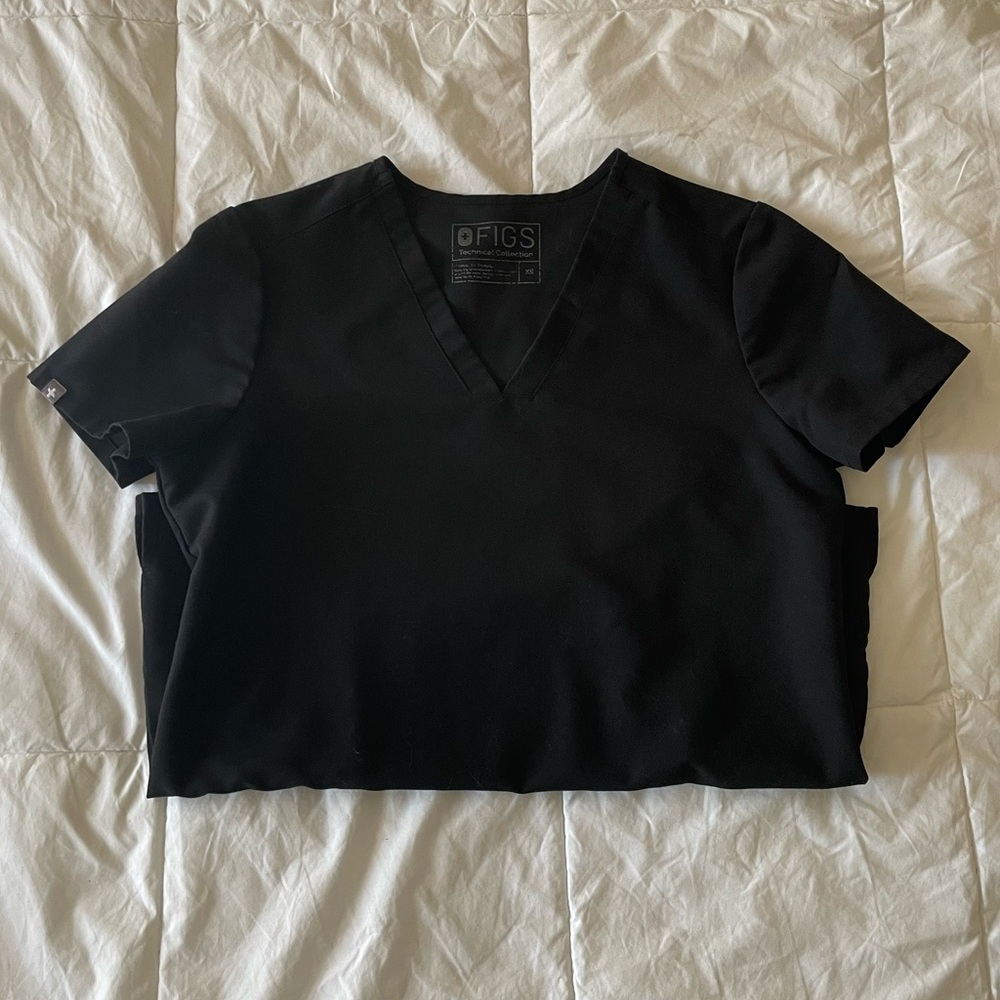 Figs Three Pocket Casma Top